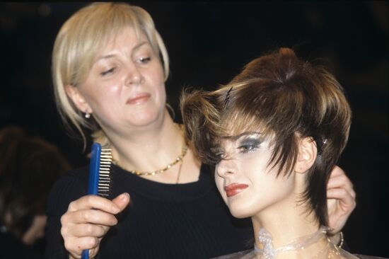 Experimental show seminar of modern European hairstyle fashion