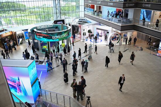 Russia EEF Sidelines