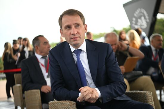 Russia EEF Sidelines