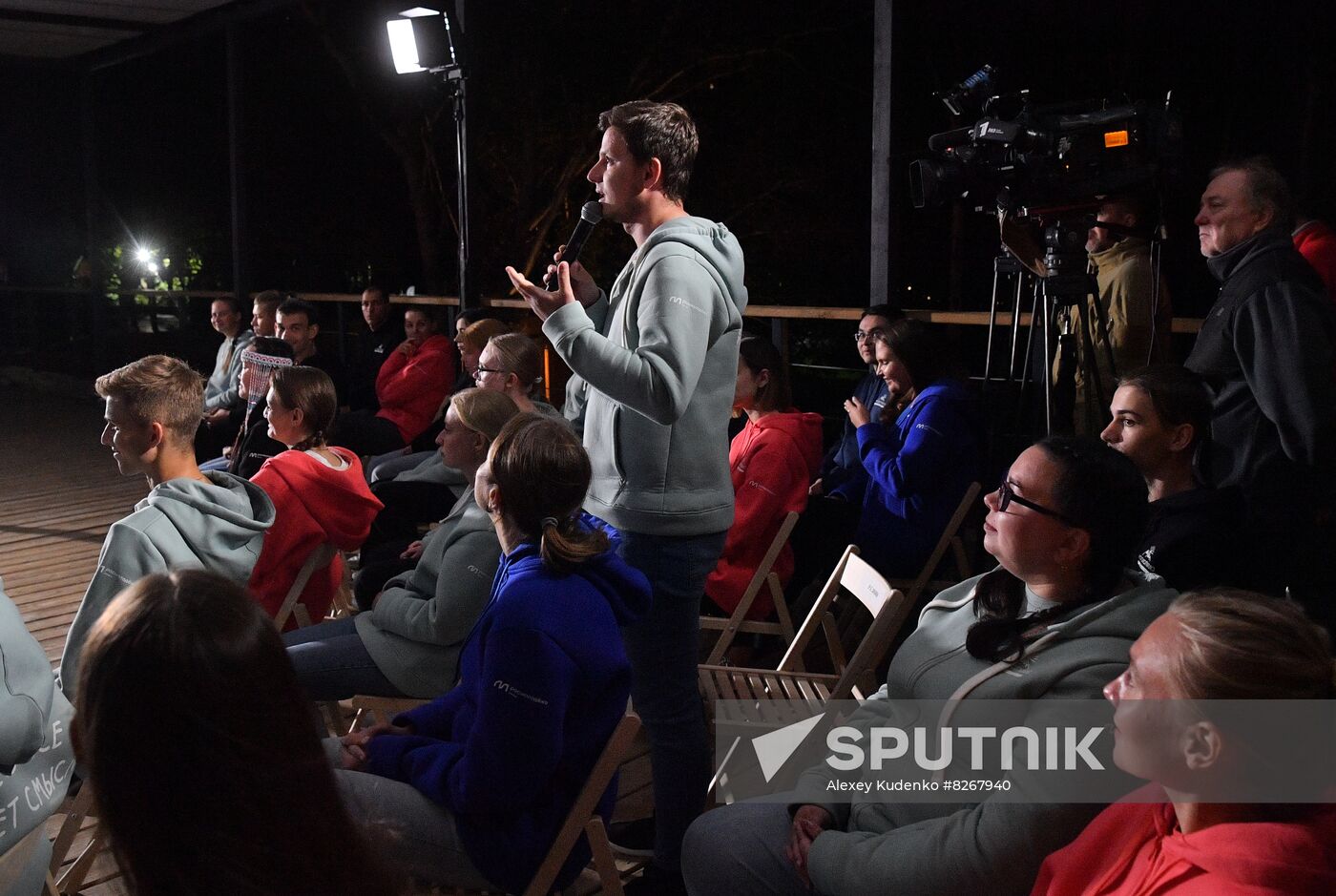 A participant of the Ecosystem. Protected Land national youth environmental forum asks questions to Russian President Vladimir Putin during a meeting in the far eastern city of Petropavlovsk-Kamchatsky, Russia. Location: Russia, Petropavlovsk-Kamchatsky. Author: Alexey Kudenko/Sputnik. Russia Putin Far Eastern Federal District