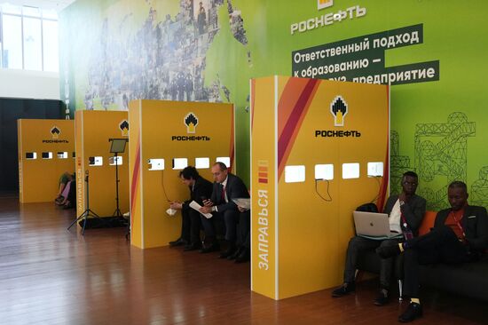 Russia EEF Sidelines