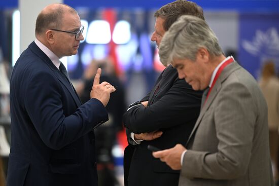 Russia EEF Sidelines