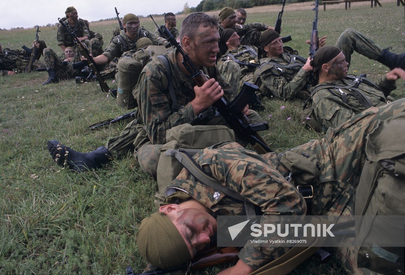 Russian, French airborne forces hold joint military drills in France