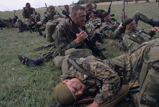 Russian, French airborne forces hold joint military drills in France