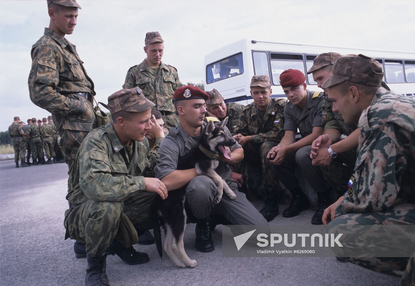 Russian, French airborne forces hold joint military drills in France