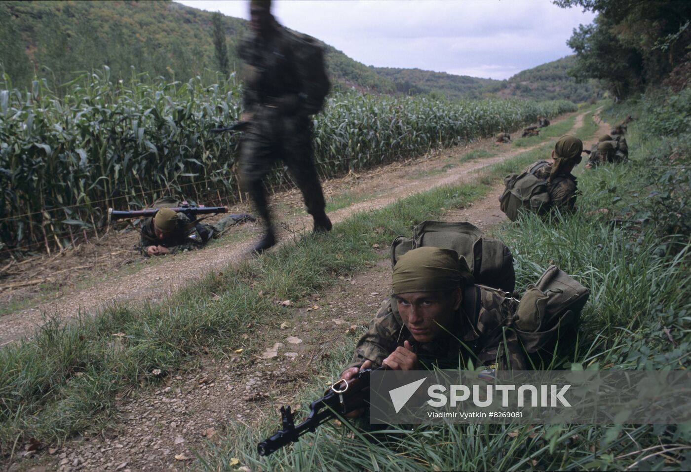 Russian, French airborne forces hold joint military drills in France