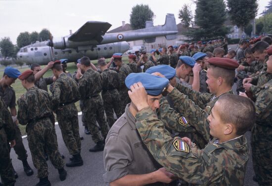 Russian, French airborne forces hold joint military drills in France