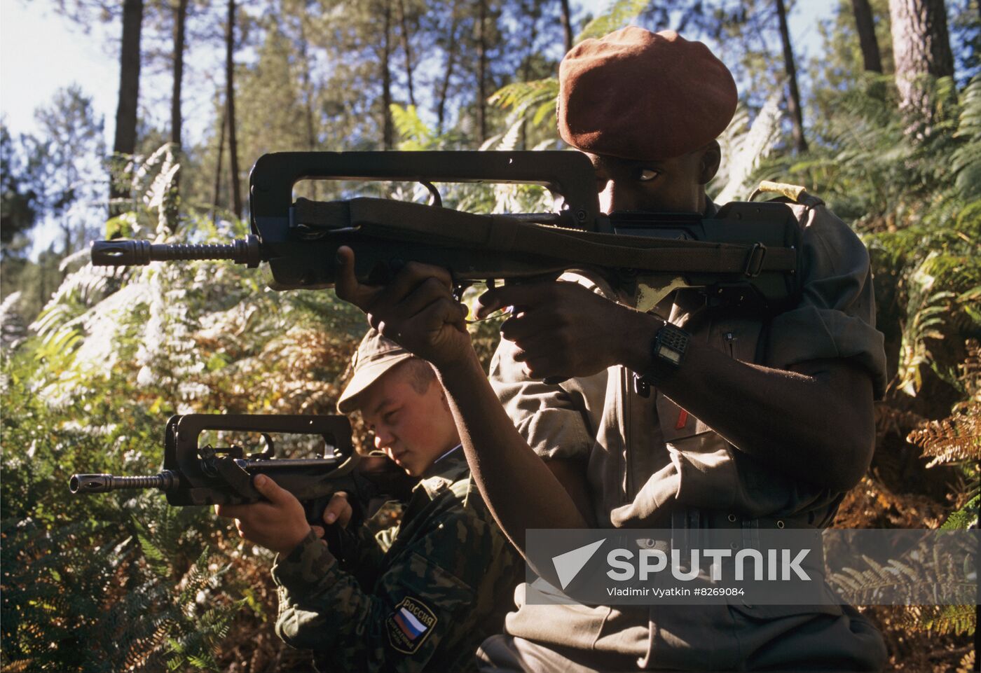 Russian, French airborne forces hold joint military drills in France