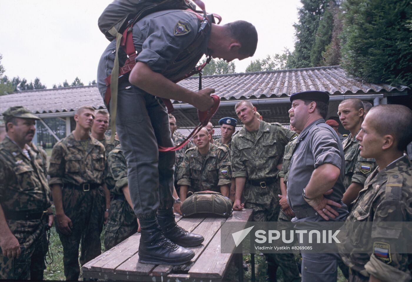 Russian, French airborne forces hold joint military drills in France