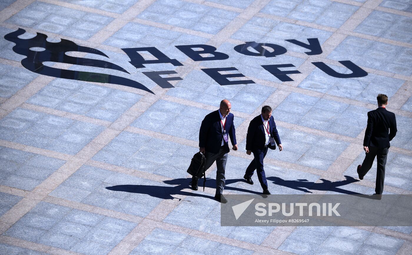 Russia EEF Sidelines