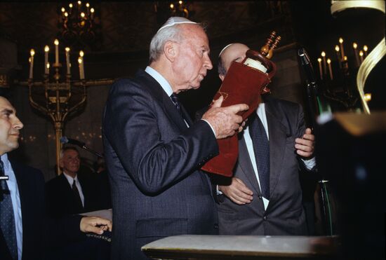 Israeli Prime Minister Yitzhak Rabin visits Russia