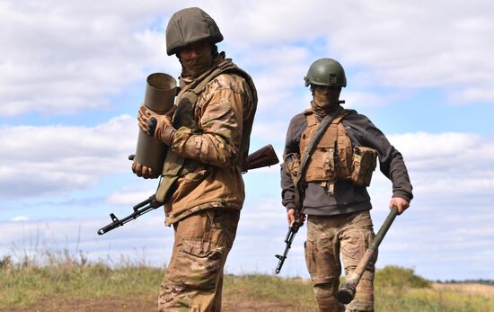DPR Russia Ukraine Military Operation Artillery Unit