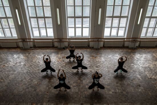 LPR Russia Ukraine Military Operation Arts Academy