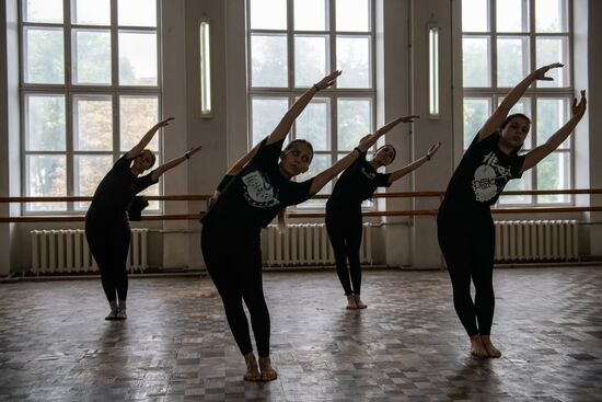 LPR Russia Ukraine Military Operation Arts Academy