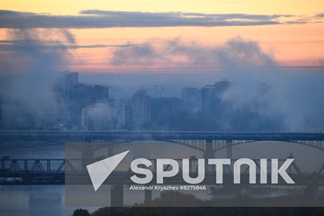 The view shows Oktyabrsky automobile bridge and metro bridge across the Ob river in the morning fog in Novosibirsk, Russia. Location: Russia, Novosibirsk. Author: Alexandr Kryazhev/Sputnik. Russia Weather