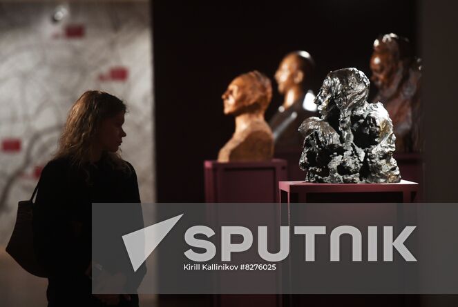 A visitor attends the exhibition "My Tretyakov Gallery. From Virtuality to Reality" in the New Tretyakov Gallery on Krymsky Val street in Moscow, Russia. The new exhibition project combines the display of works of art and a demonstration of the capabilities of a digital platform that allowes you to get acquainted with the museum's funds online. At the moment, there are more than 4 thousand works of art stored in the Tretyakov Gallery in the public domain. Location: Russia, Moscow. Author: Kirill Kallinikov/Sputnik. Russia Art Tretyakov Gallery Collection