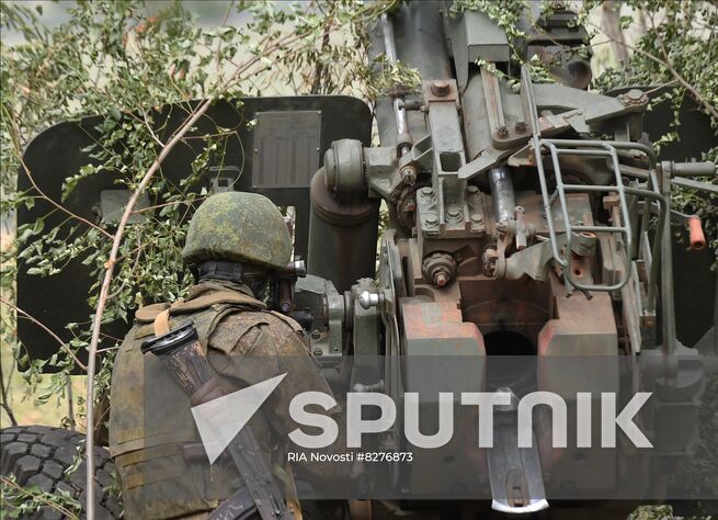 Russian servicemen fire a howitzer at Ukrainian positions, as Russia's military operation in Ukraine continues, in Zaporizhzhia region, partially controlled by pro-Russian troops, Ukraine. Location: Ukraine, Zaporizhzhia region. Author: RIA Novosti/Sputnik. Ukraine Russia Military Operation Artillery Unit