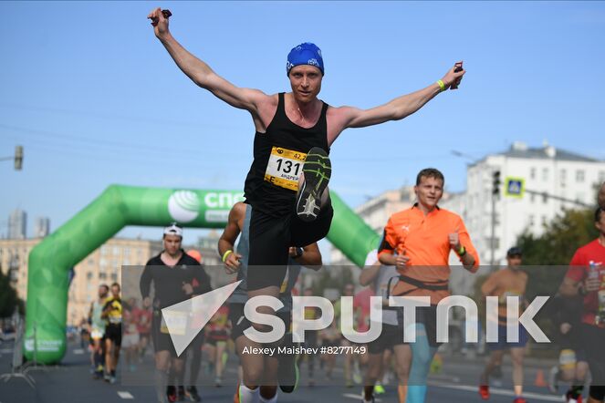 Runners make their way during the Moscow marathon, in Moscow, Russia. Location: Russia, Moscow. Author: Alexey Maishev/Sputnik. Russia Moscow Marathon