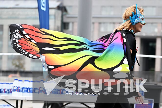 A runner in a costume makes her way during the Moscow marathon, in Moscow, Russia. Location: Russia, Moscow. Author: Pavel Bednyakov/Sputnik. Russia Moscow Marathon