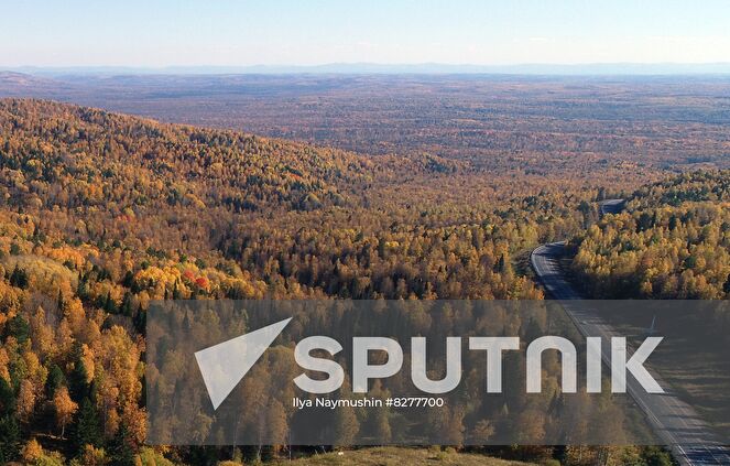 A view shows the Yenisei federal highway leading from Krasnoyarsk to Mongolian border, in the Eastern Sayan mountains, Krasnoyarsk region, Russia. Location: Russia, Krasnoyarsk region. Author: Ilya Naymushin/Sputnik. Russia Environment