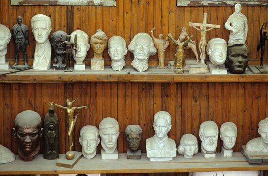 Russian sculptor Vyacheslav Klykov