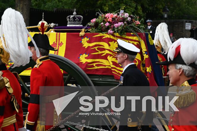The coffin of Queen Elizabeth II, draped in the Royal Standard, and placed on the State Gun Carriage of the Royal Navy, is pulled from Westminster Abbey to Wellington Arch after the State Funeral Service of Britain's Queen Elizabeth II, in London, Britain. Location: United Kingdom, London. Author: Alexey Vitvitsky/Sputnik. Britain Queen Elizabeth II Death