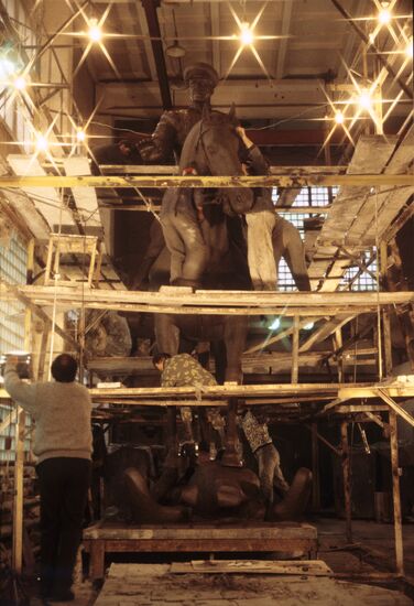 Russian sculptor Vyacheslav Klykov