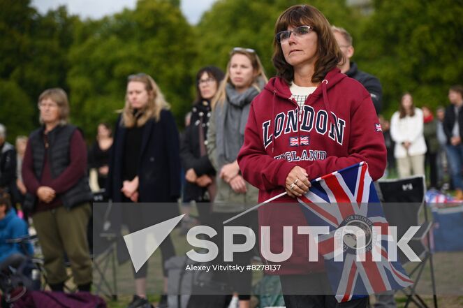 People watch a broadcast of the state funeral and burial of Britain's Queen Elizabeth II, in Hyde Park, London, Britain. Location: United Kingdom, London. Author: Alexey Vitvitsky/Sputnik. Britain Queen Elizabeth II Death
