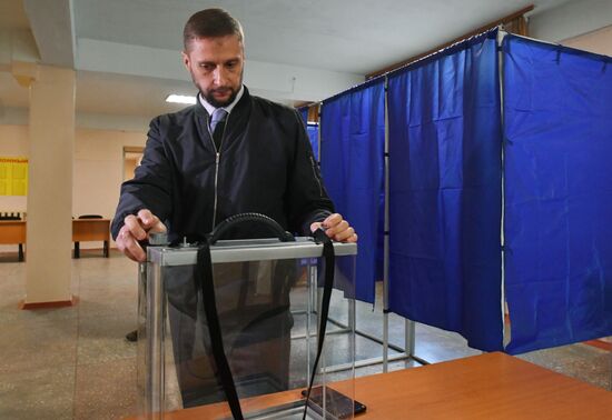 DPR LPR Ukraine Russia Joining Referendum Preparations