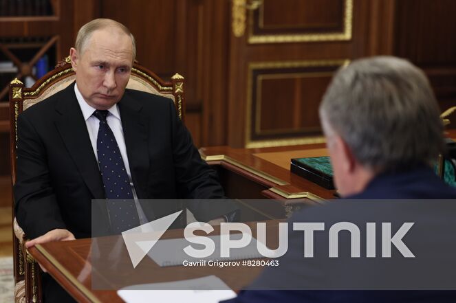 Russian President Vladimir Putin meets with DOM.RF Foundation CEO Vitaly Mutko at the Kremlin in Moscow, Russia. Location: Russia, Moscow. Author: Gavriil Grigorov/Sputnik. Russia Putin
