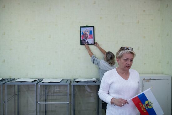 DPR LPR Ukraine Russia Joining Referendum Preparations