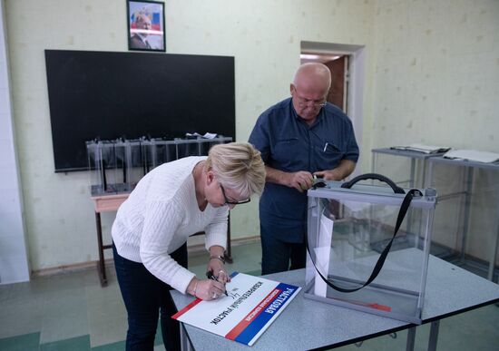 DPR LPR Ukraine Russia Joining Referendum Preparations