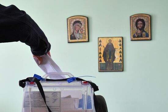 Ukraine Russia Joining Referendum