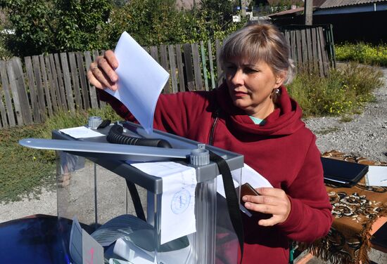DPR LPR Russia Joining Referendum