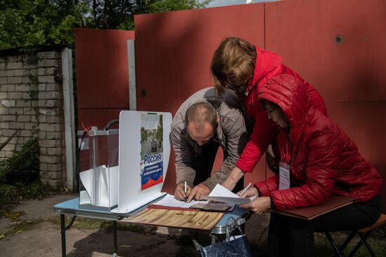 DPR LPR Russia Joining Referendum