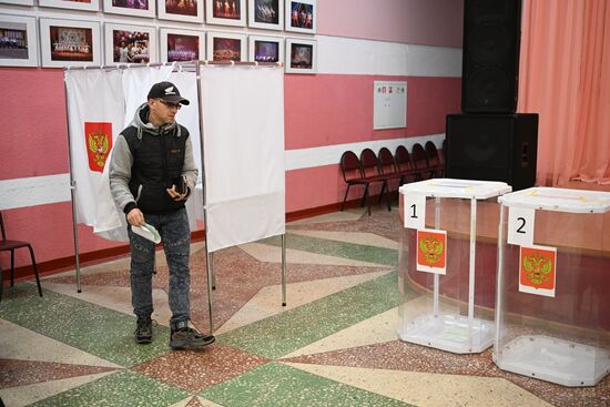 Russia Joining Rerefendum Regions