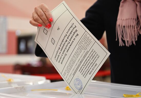 Russia Joining Rerefendum Regions