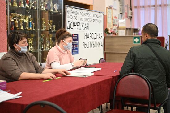 Russia Joining Rerefendum Regions