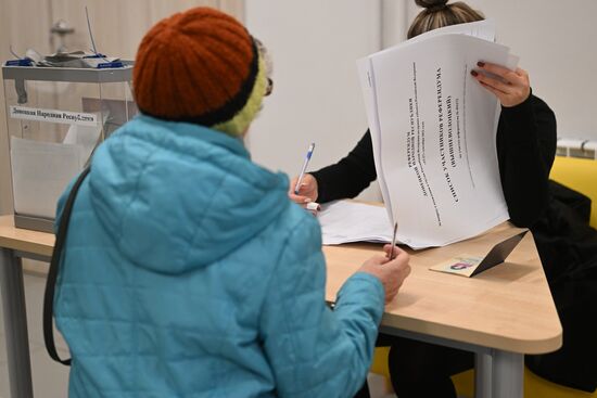Russia Joining Rerefendum Regions