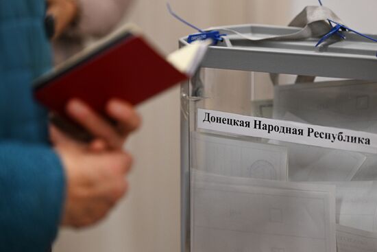 Russia Joining Rerefendum Regions