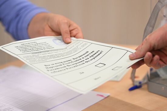 Russia Joining Rerefendum Regions