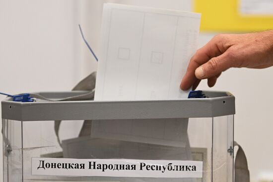Russia Joining Rerefendum Regions