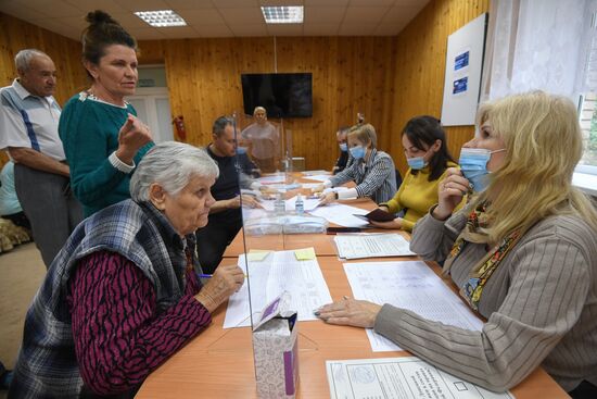 Russia Joining Rerefendum Regions