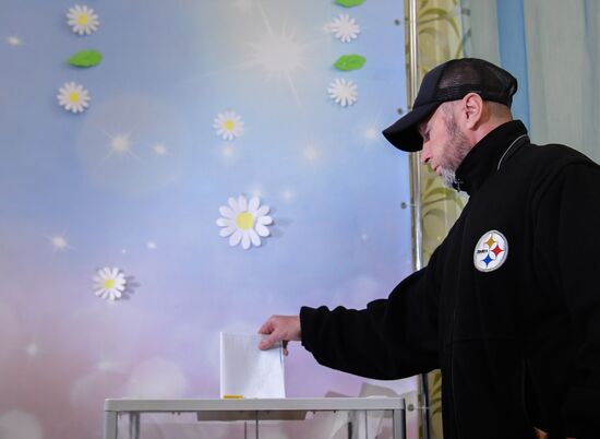 Ukraine Russia Joining Referendum