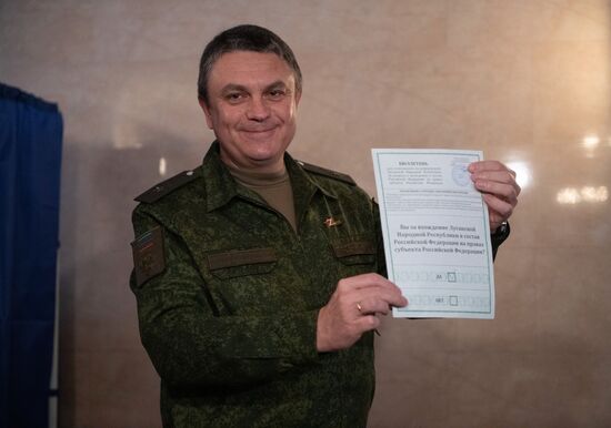 DPR LPR Russia Joining Rerefendum