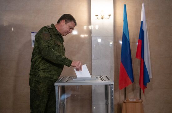 DPR LPR Russia Joining Rerefendum