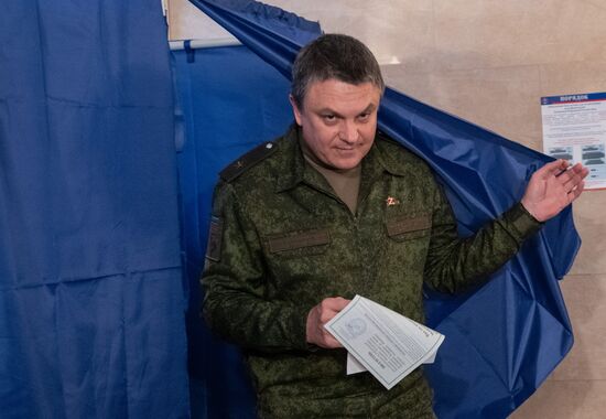 DPR LPR Russia Joining Rerefendum