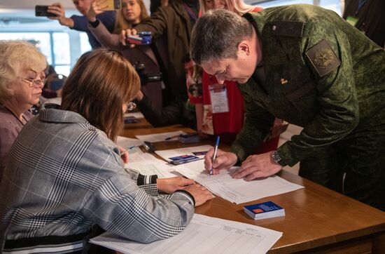 DPR LPR Russia Joining Rerefendum