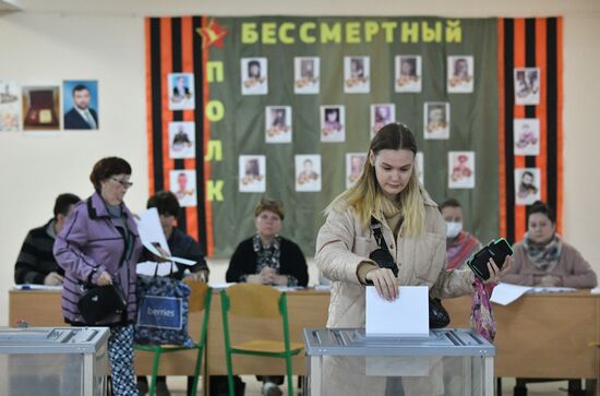 DPR LPR Russia Joining Rerefendum