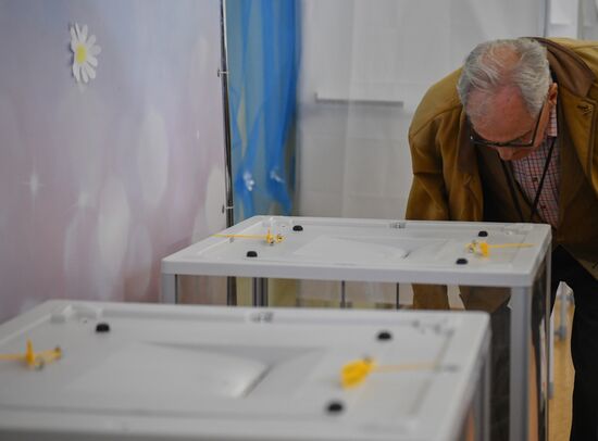 Ukraine Russia Joining Referendum